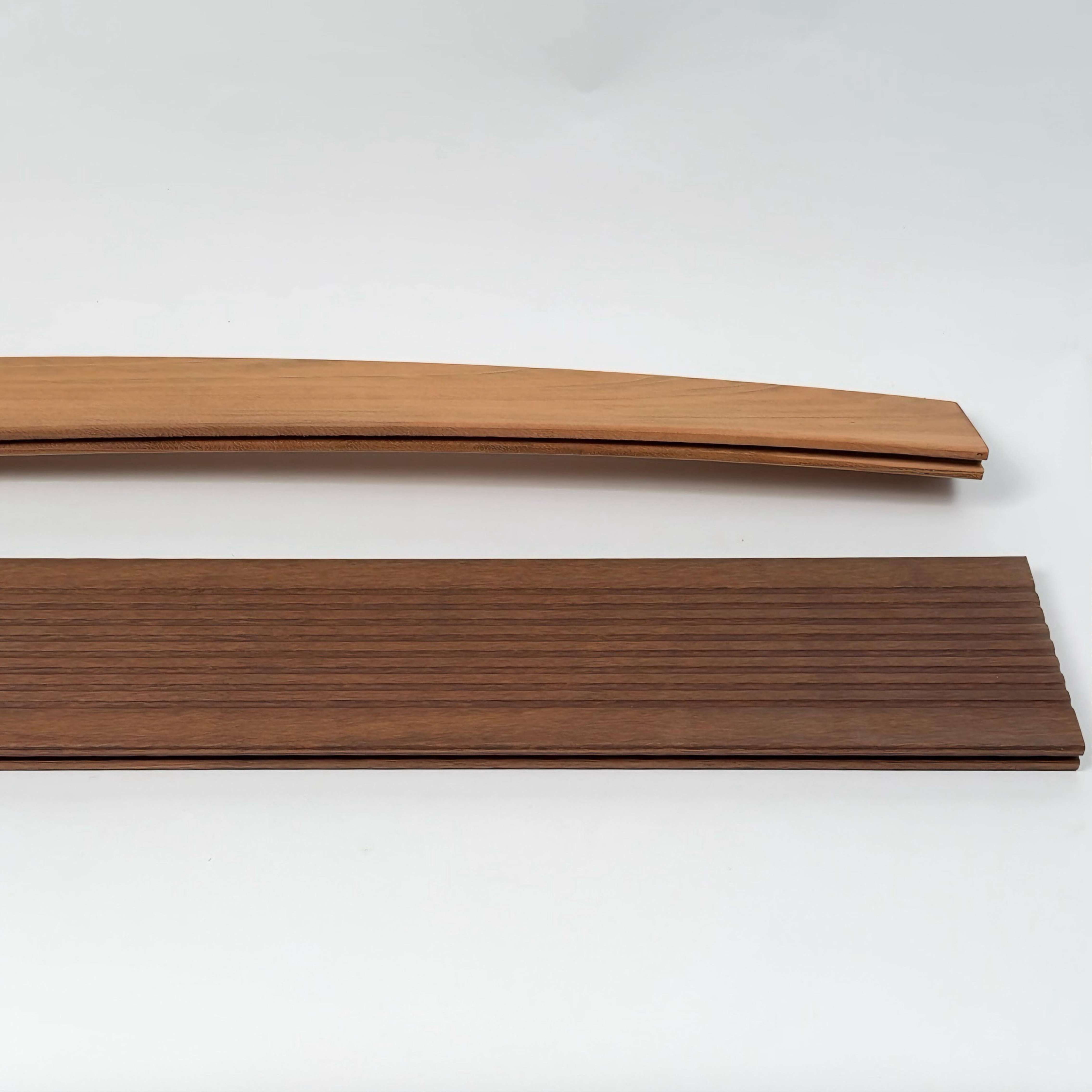 Savadeck Hardwood – prikaz ravne daske u odnosu na savijenu